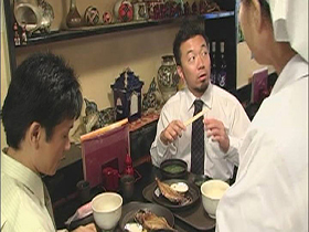 働く熟年おばさんパート先で我慢できずに若いチ○ポを貪りまくる! サンプル動画サムネイル